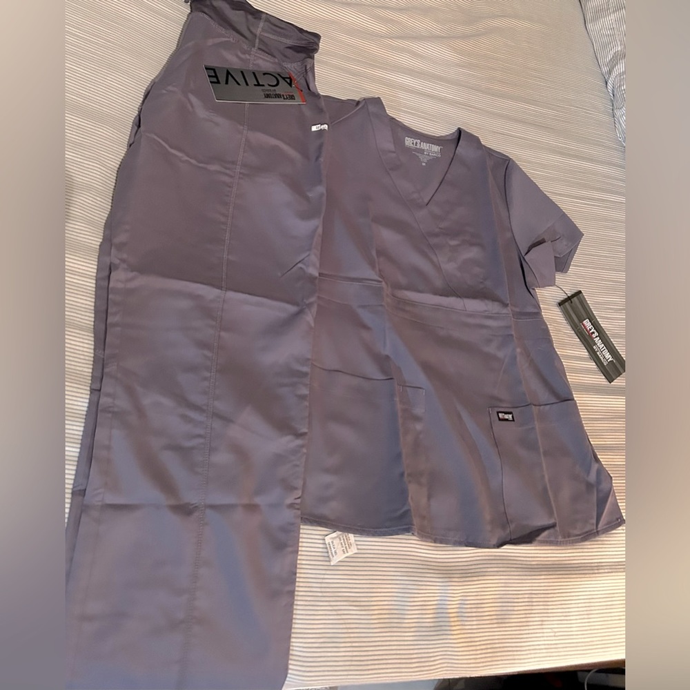 New with tag Grey’s Anatomy Pewter gray scrub set